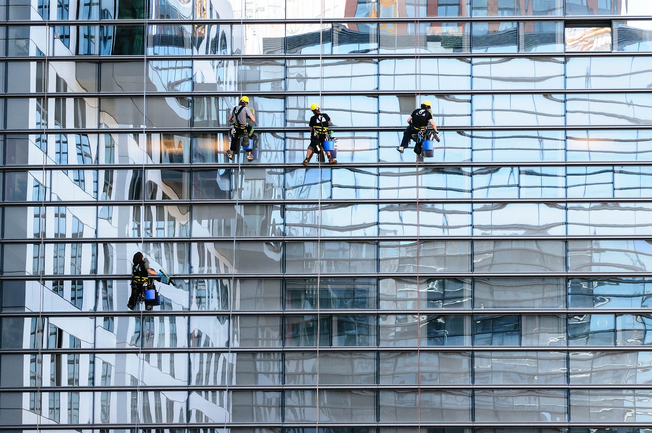 best facade glass cleaning service